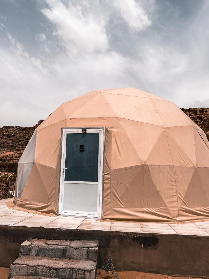 Sun Luxury Camp &Tour Leilighet Wadi Rum Eksteriør bilde